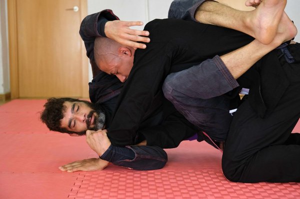 Maîtrisez le jiu jitsu brésilien : techniques et stratégies clés